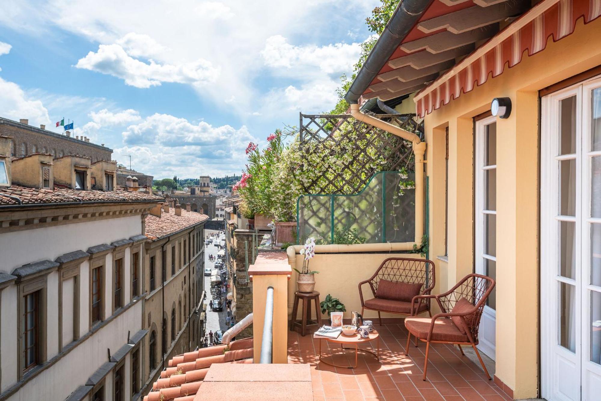 Bob W Ponte Vecchio Apartment Florence Exterior photo